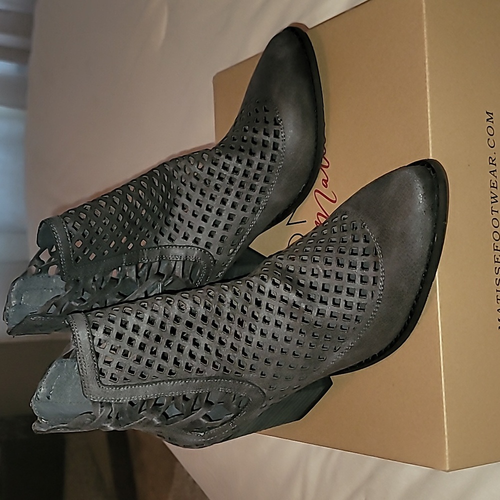 Beautiful Gray Women ankle boots